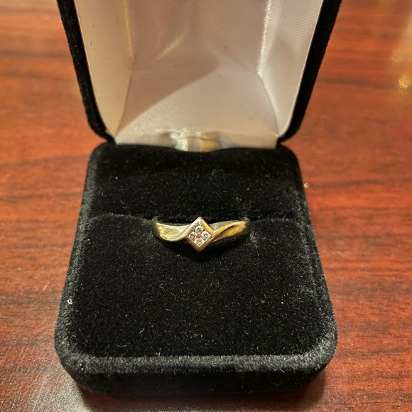 Ring - Picture 1 of 2